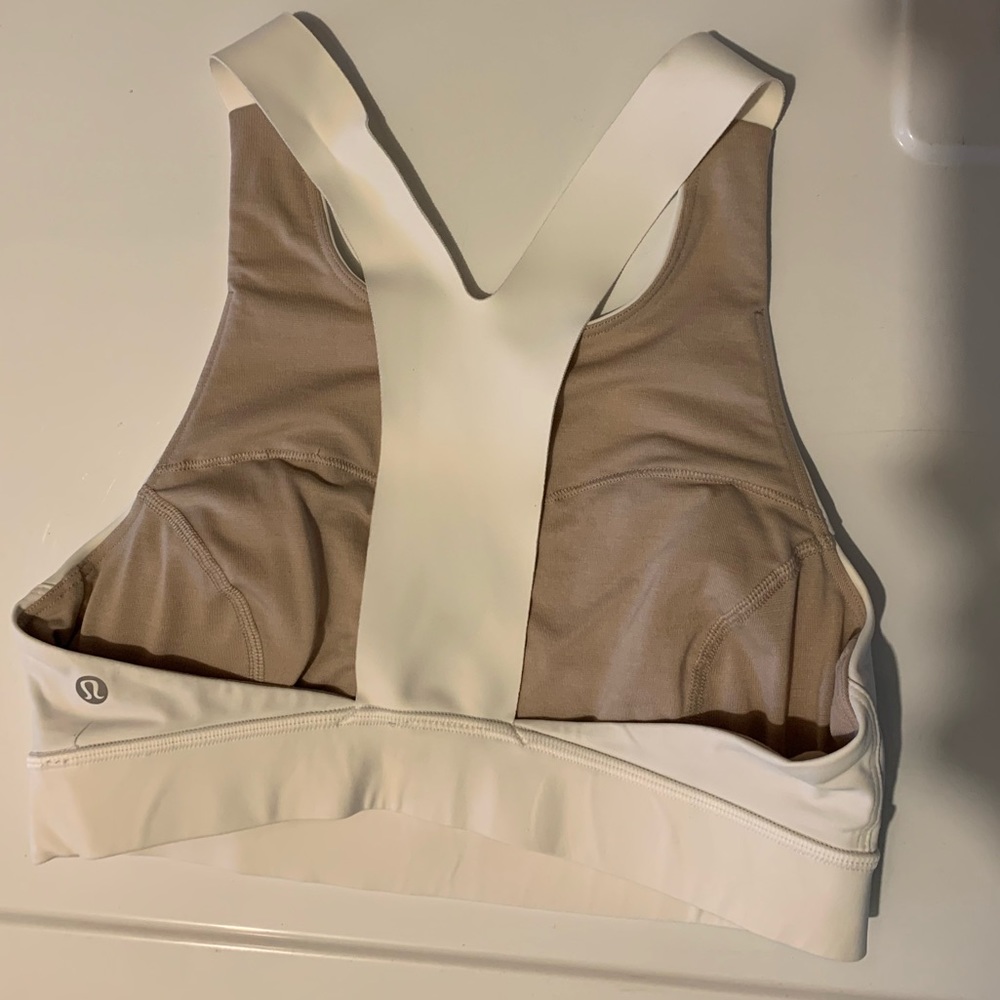 Women’s lululemon sports bra.